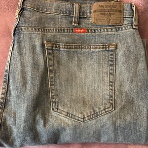 Mens wranglers. Light wash